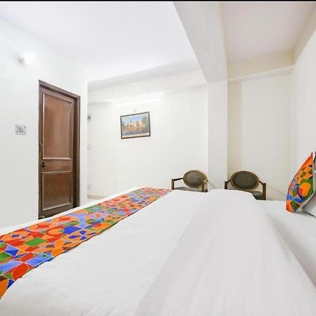 Hotel Gt International Tājganj Екстериор снимка