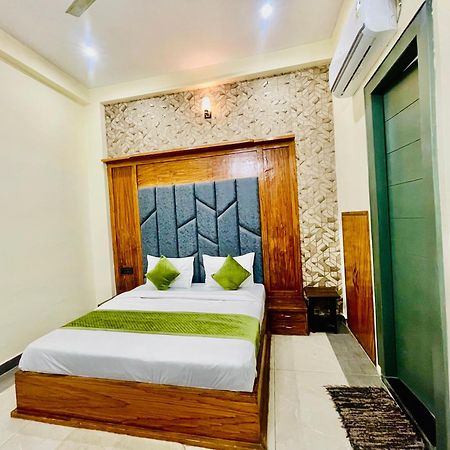Hotel Gt International Tājganj Екстериор снимка