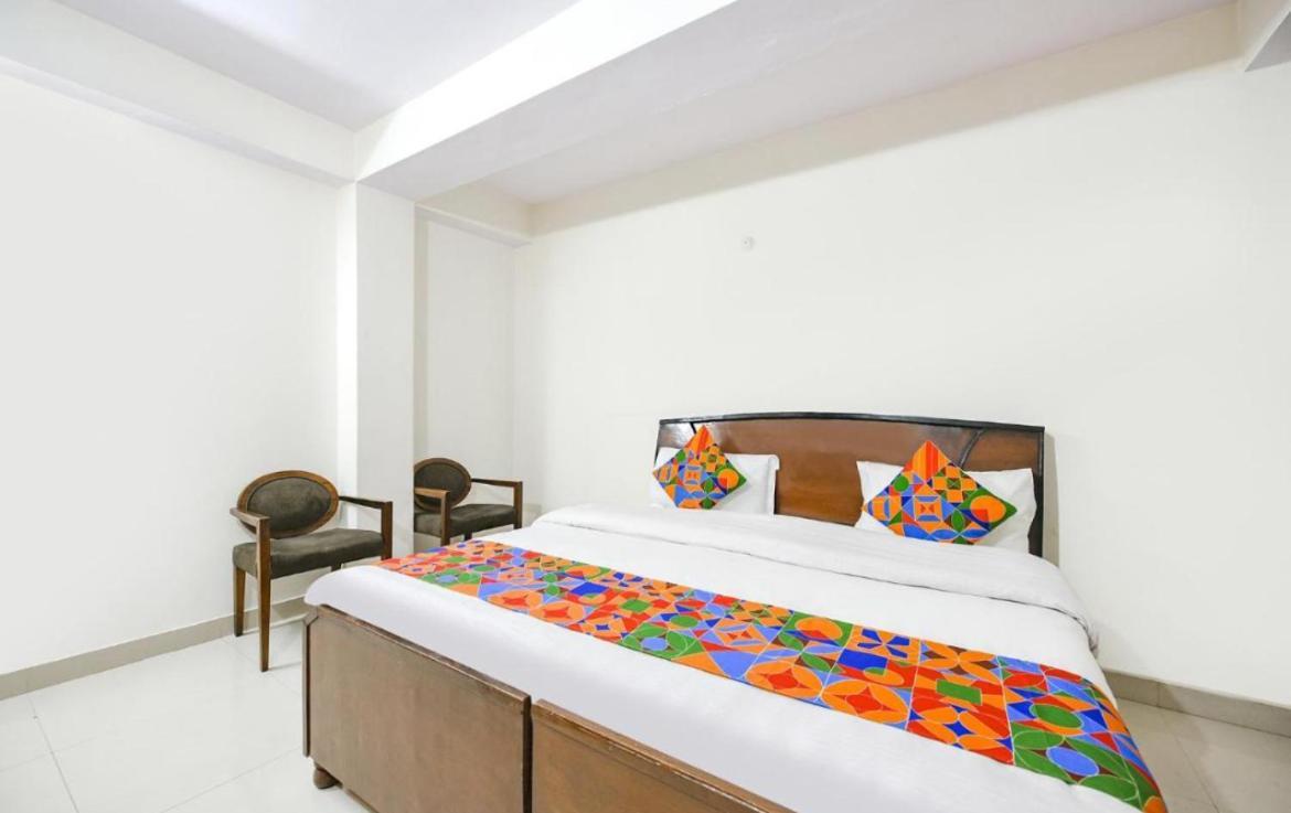 Hotel Gt International Tājganj Екстериор снимка