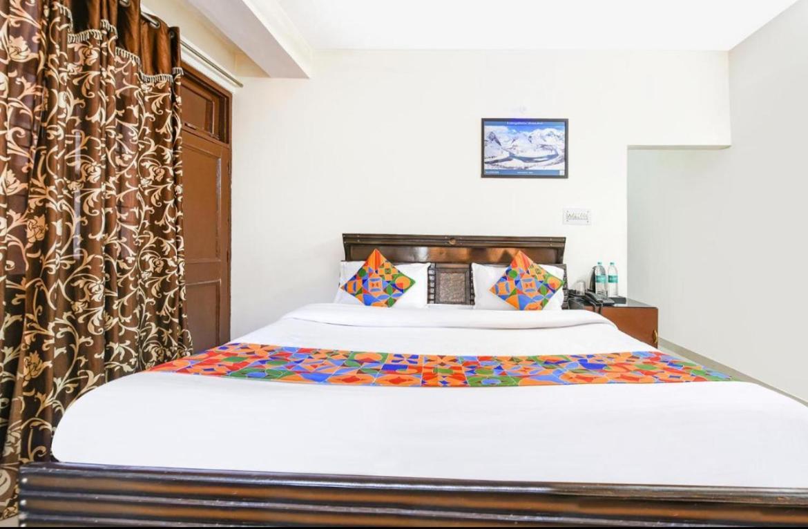 Hotel Gt International Tājganj Екстериор снимка