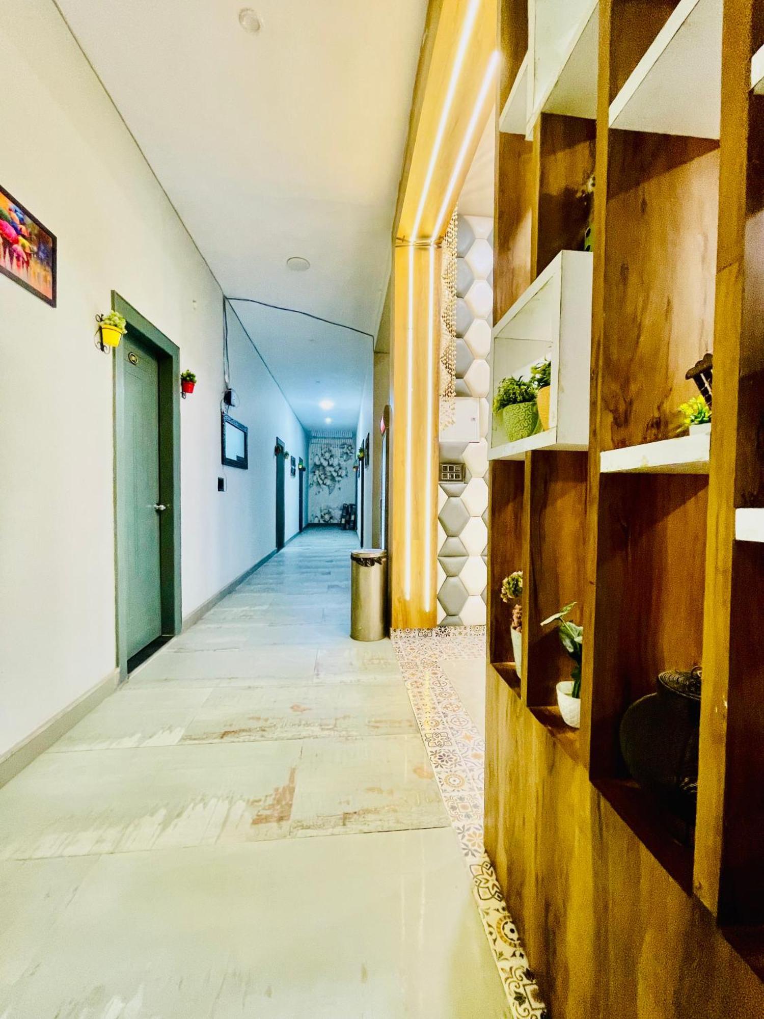 Hotel Gt International Tājganj Екстериор снимка