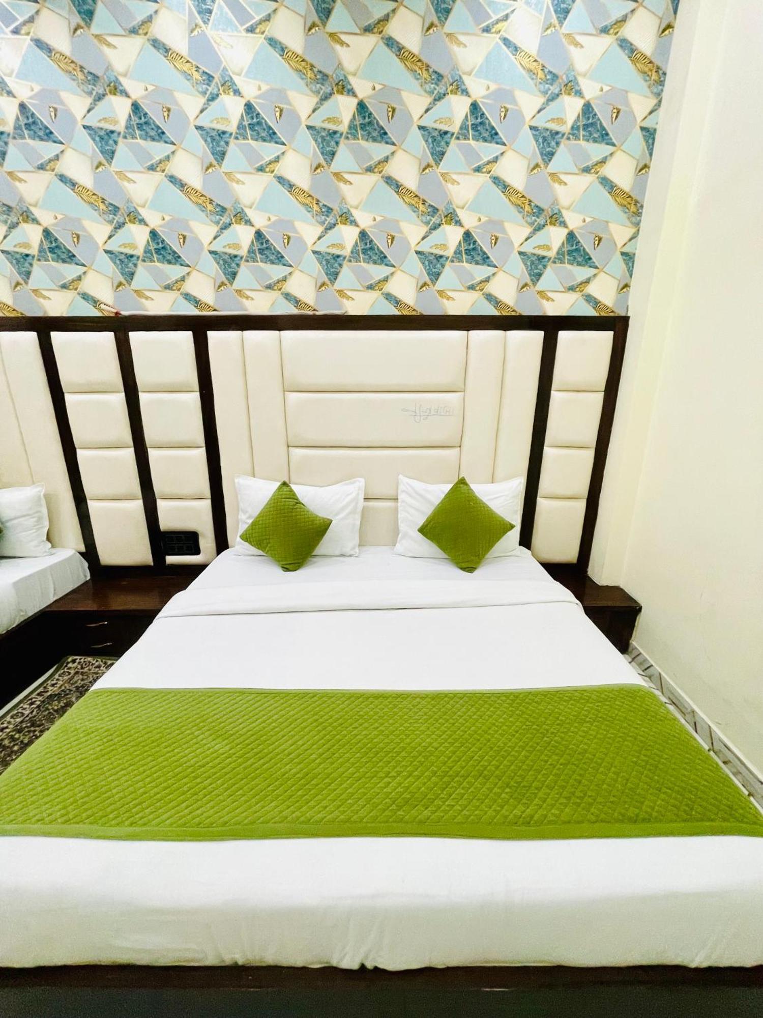 Hotel Gt International Tājganj Екстериор снимка